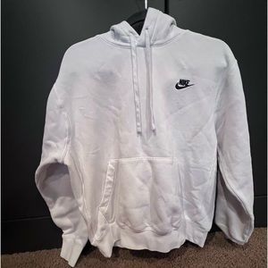 white nike sweatshirt